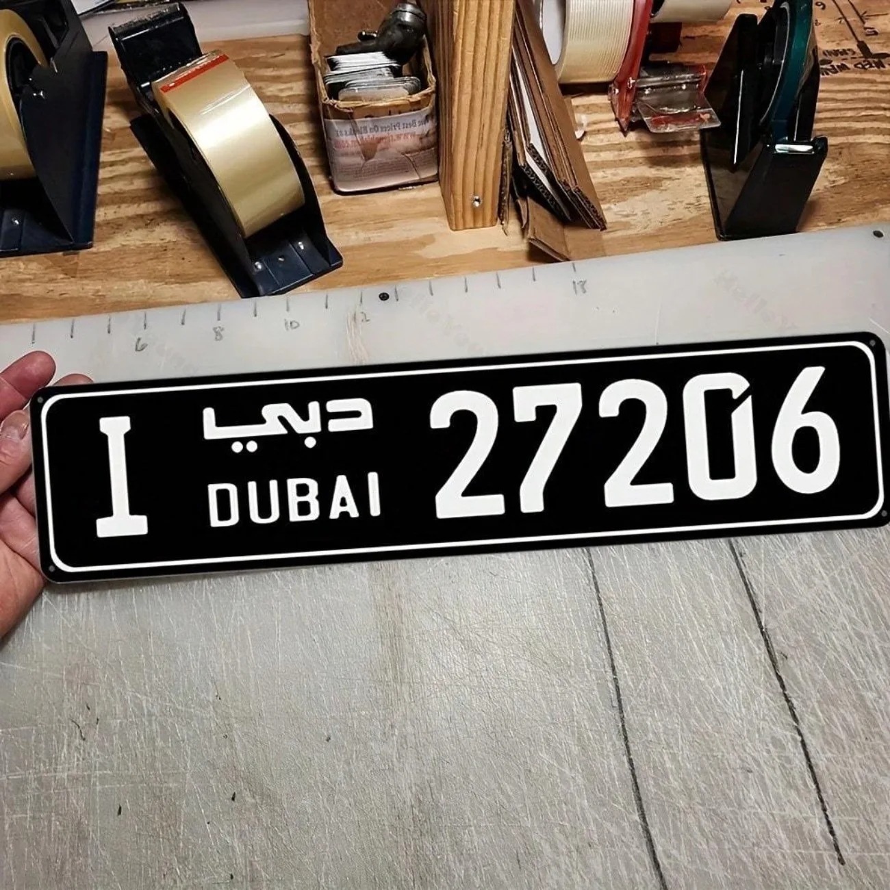 Car Accessories In Dubai - Letrero de Aluminio Grabado con Temática